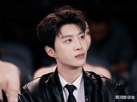 范丞丞恋情曝光,这小子是真藏不住事儿...