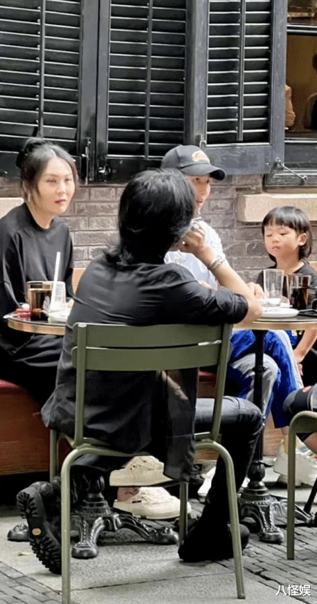 陈绮贞|张晋携妻儿约会张淇夫妇,乐儿留长发神似姐姐,蔡少芬素颜太憔悴