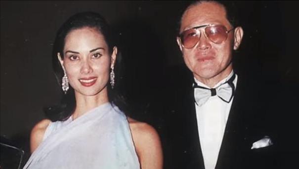 王思聪|富豪奉行只玩不结婚的原则，每年换上百个女友，后宫佳丽无数