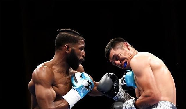 敬佩!奥运拳击冠军进军职业拳坛,轻松击败强敌,或超越洛马琴科