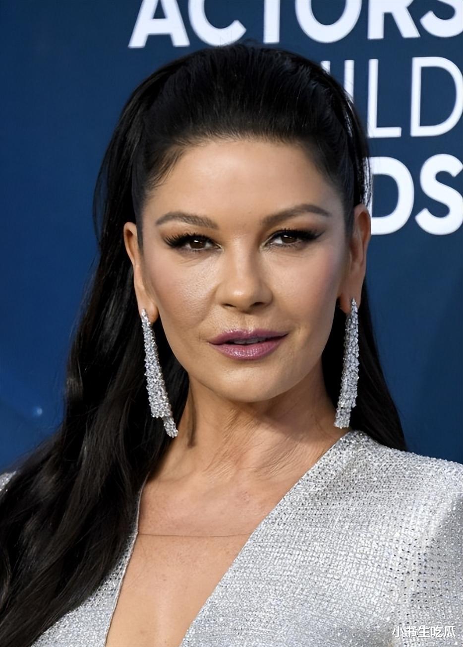 泽塔·琼斯：忍了花心老公23年，一双儿女都没能遗传她的高颜值