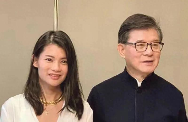 曝罗宝瑜真心接纳了后妈,因罗康瑞朱玲玲双向奔赴,为子女不愿享乐