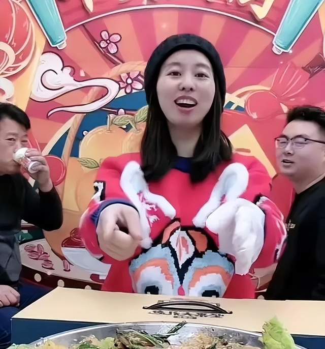 许敏|田静晒娘家人大合照,被期待回九江过团圆年,姚威遭嘲是入赘女婿