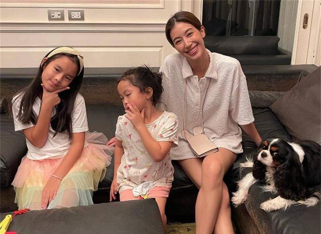|泰剧女神Aff带女儿看望爷爷，前小叔子晒照，前夫点赞