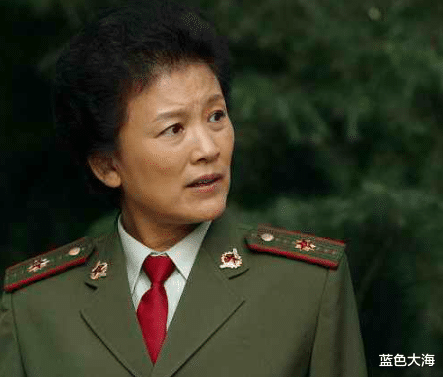 颜丙燕|没女警气质别硬演警花，这6位女演员把女警演活了