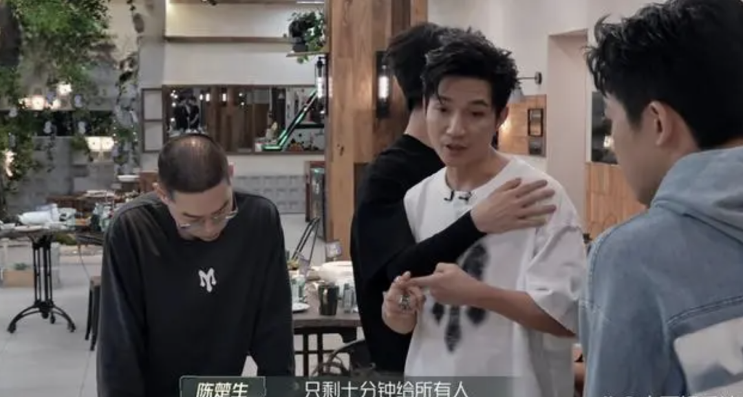 《披哥3》:十分钟戏份,三个哥哥被骂!王栎鑫,你有点「眼力见」吧