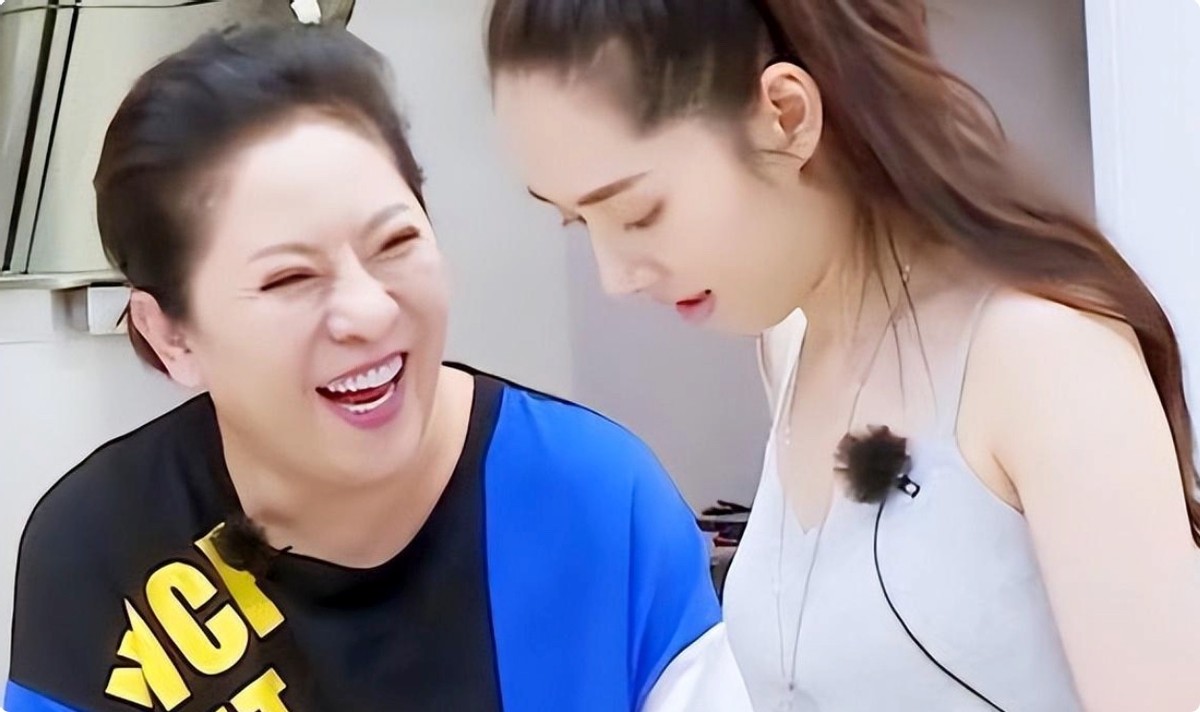 嫁豪门才4年,郭碧婷“面目全非”,皮肤蜡黄不修边幅,星味全无