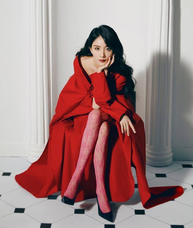 杨幂|杨幂最新写真大秀魔鬼身材！肤白貌美大长腿美得让人窒息