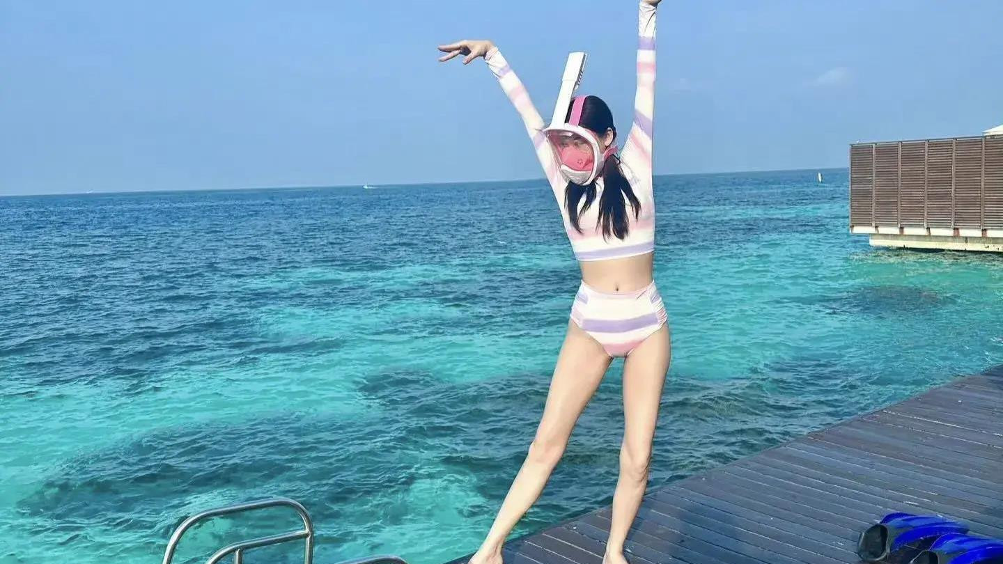 曝陈乔恩去马尔代夫旅游，穿泳装大秀好身材，今44岁状态仍似少女