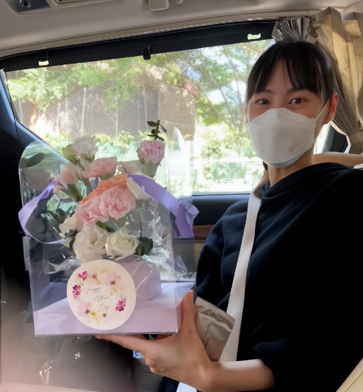 梁洛施|梁洛施晒儿子送的母亲节礼物,和李泽楷关系悬殊