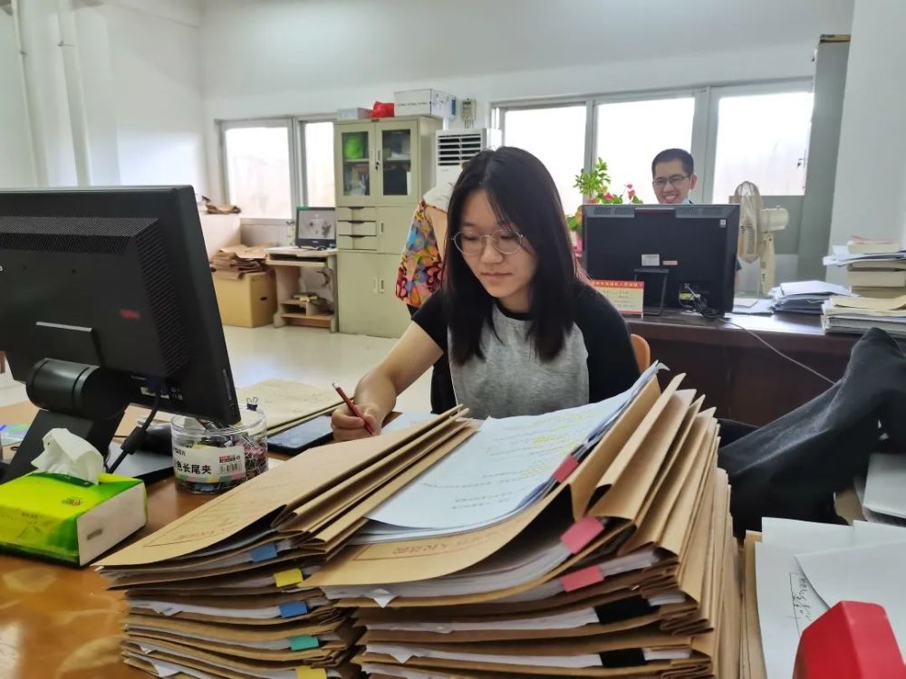 |太明目张胆了!国企招聘直接写明“领导之女”,回应的说辞很牵强