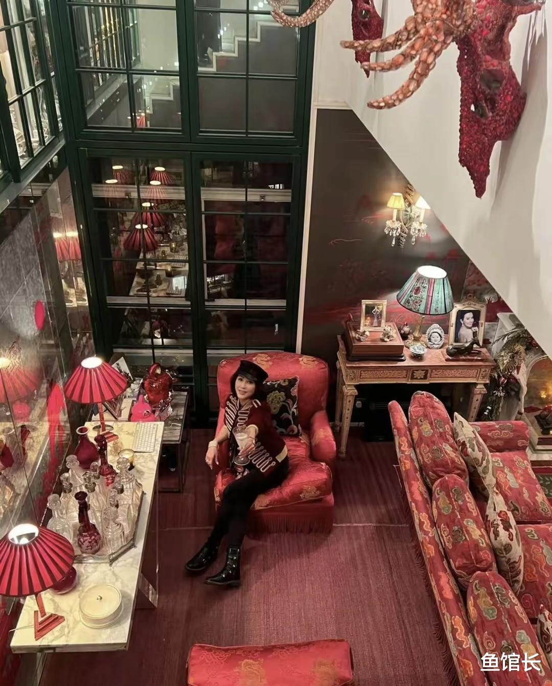 香港大佬圈的一张合影，把章子怡“江湖地位”体现得淋漓尽致