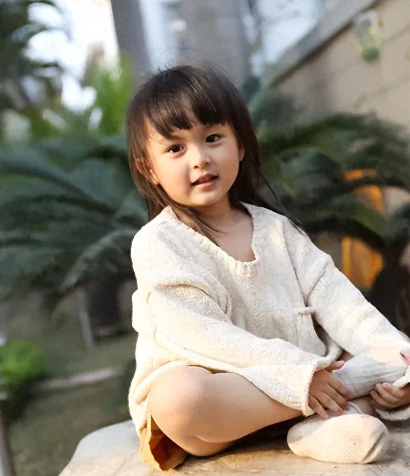 2岁出道年入百万,因长相甜美被禁止整容的刘楚恬,如今长成啥样
