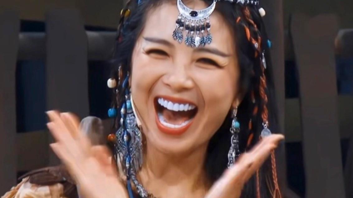 明星“烤瓷牙”有多可怕？有的亮得发蓝，有的嘴包不住牙，一个比一个辣眼睛