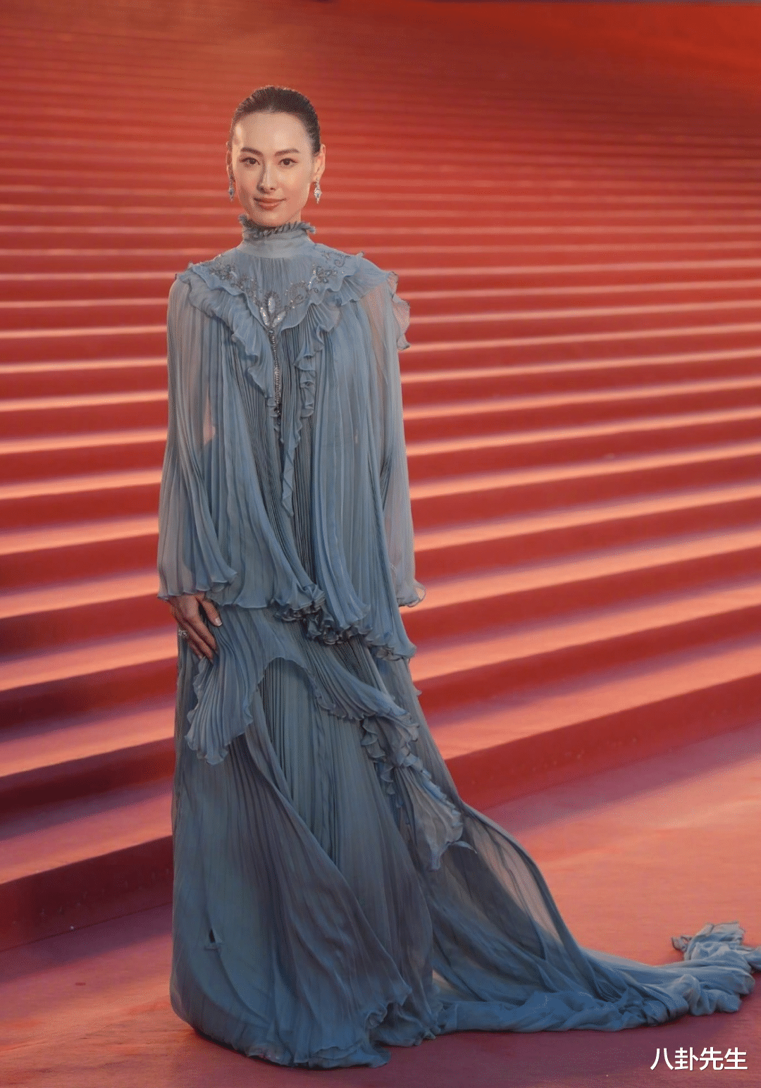 吴镇宇|金像奖红毯：吴镇宇发福，顶流姜涛像非主流，梁洛施裙子难看