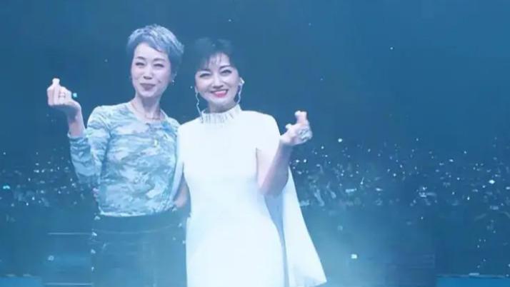 又是回忆杀，《新白娘子》众演员齐登台，小青瘦得像“骷髅”