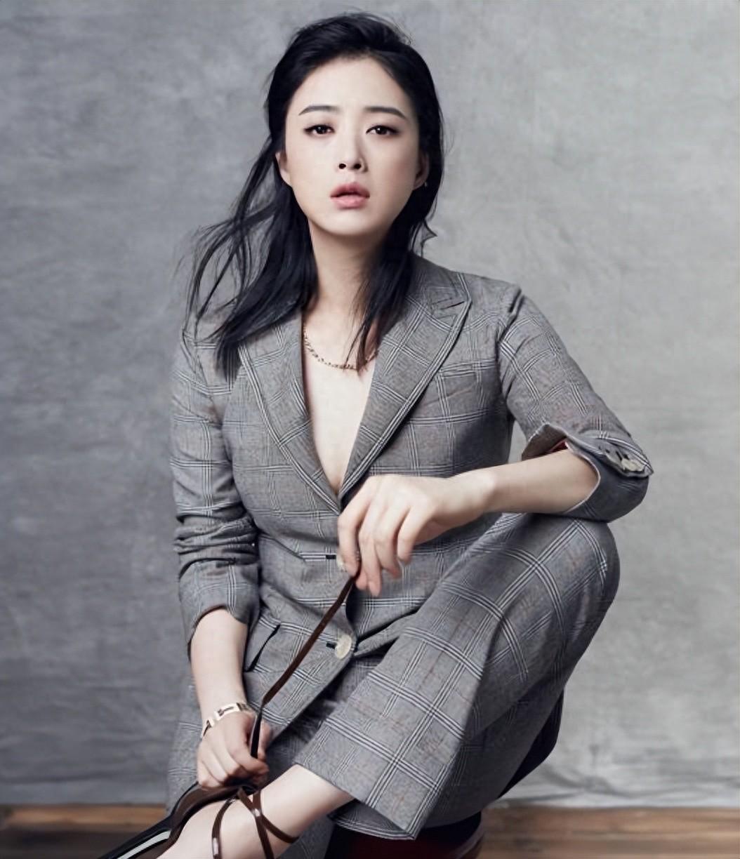 善恶到头终有报！40岁无人敢娶的蒋欣，已经活成了一个笑话？