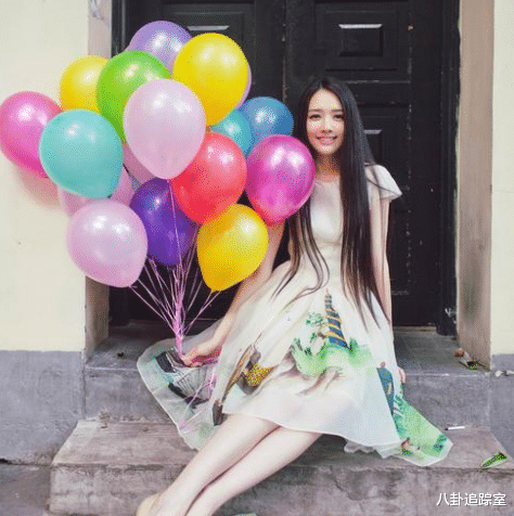 郭碧婷产后复工引争议!脸圆身材发福似大妈,穿长裙遮肚被疑3胎