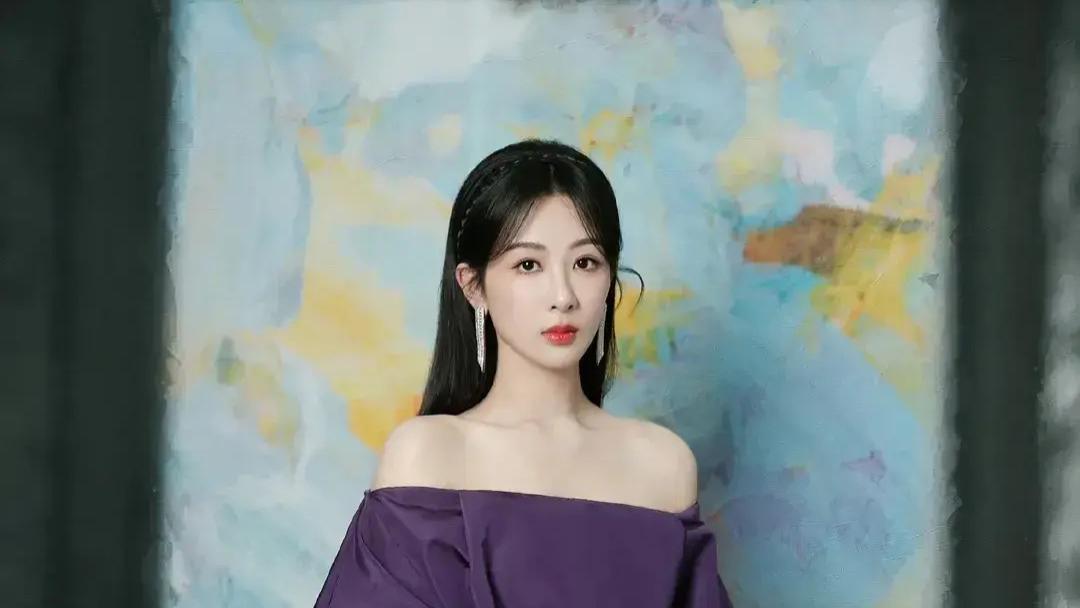 微博之夜女星红毯造型“一言难尽”：大家都找不到好衣服穿了吗？