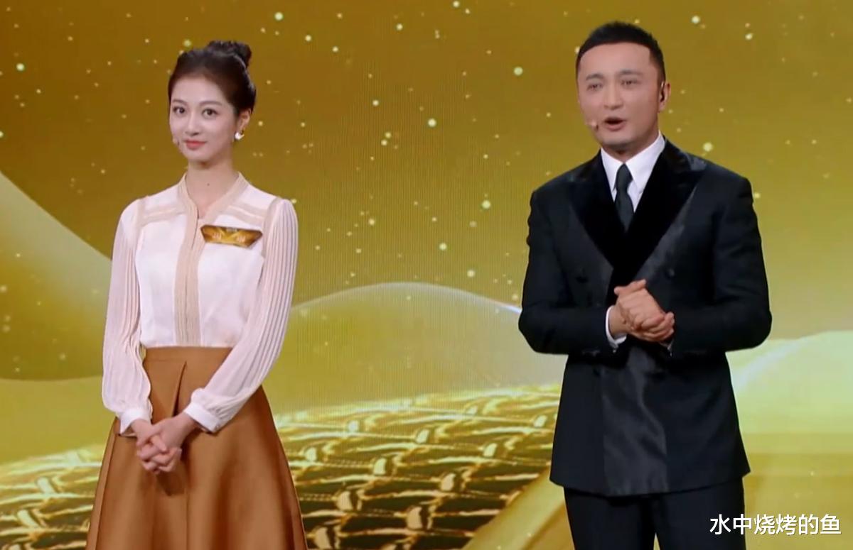 主持人大赛：在质疑与力挺中成长，没进前3依旧是赢家，冯琳有望成央视门面担当