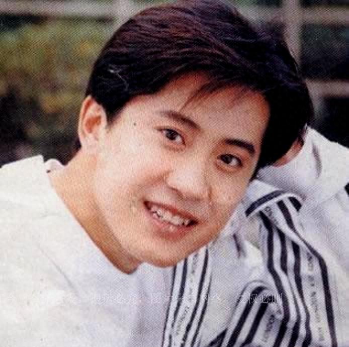 53岁歌手毛宁罕现身,染头发驾豪车生活惬意,曾因吸毒自毁前程