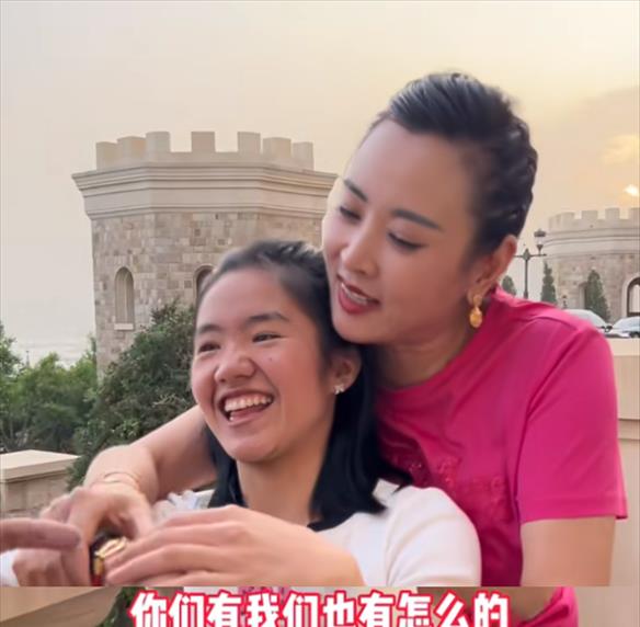 黄日华|网红“李勒优”大学没毕业,晋妈就送三层豪华别墅,评论区爆猛料