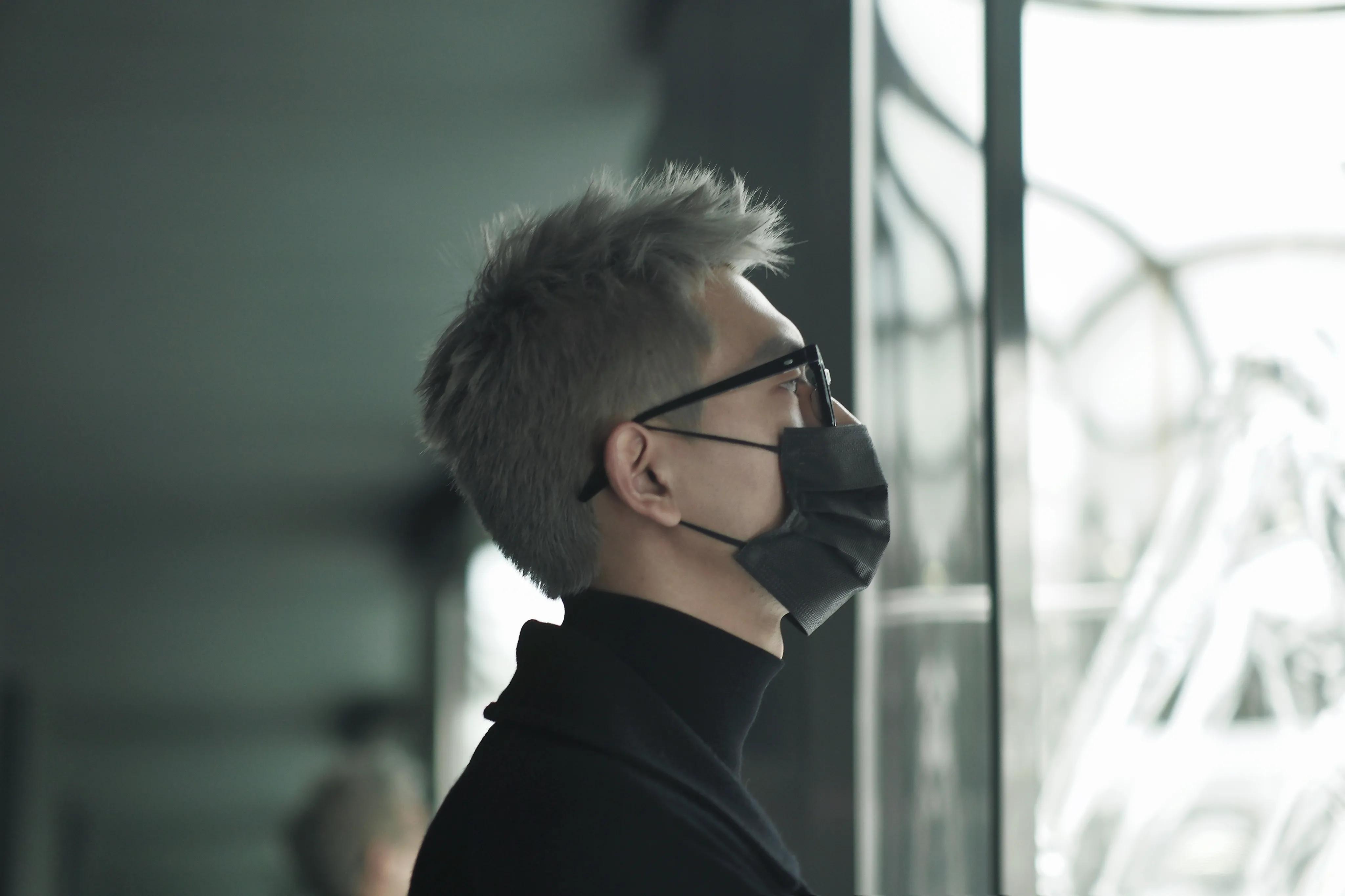 李紫婷|李现染发被恶意P图,怒发银发图来引导洗广场