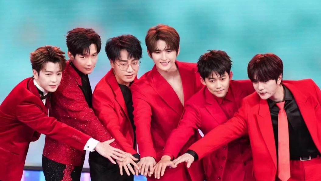 央视春晚三大失误，岳云鹏嘴瓢，热巴跳舞摔倒，白敬亭走错站位