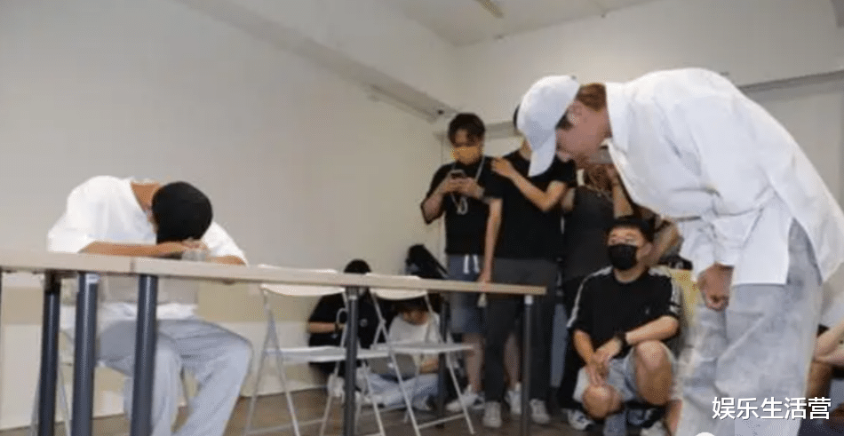 炎亚纶被定罪交保50万，电脑云端仍有大量影音，被带走画面曝光