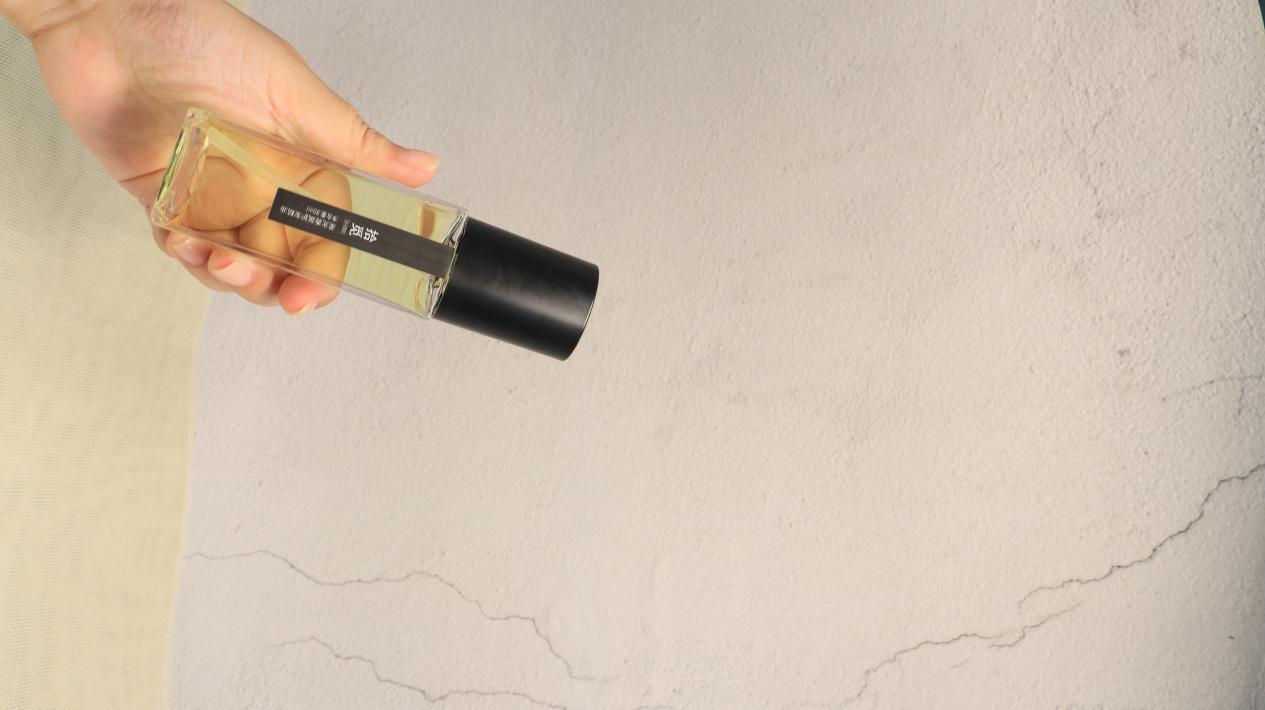 哭死!头发翘起来怎么办?发型师教你头发精油正确的使用方法