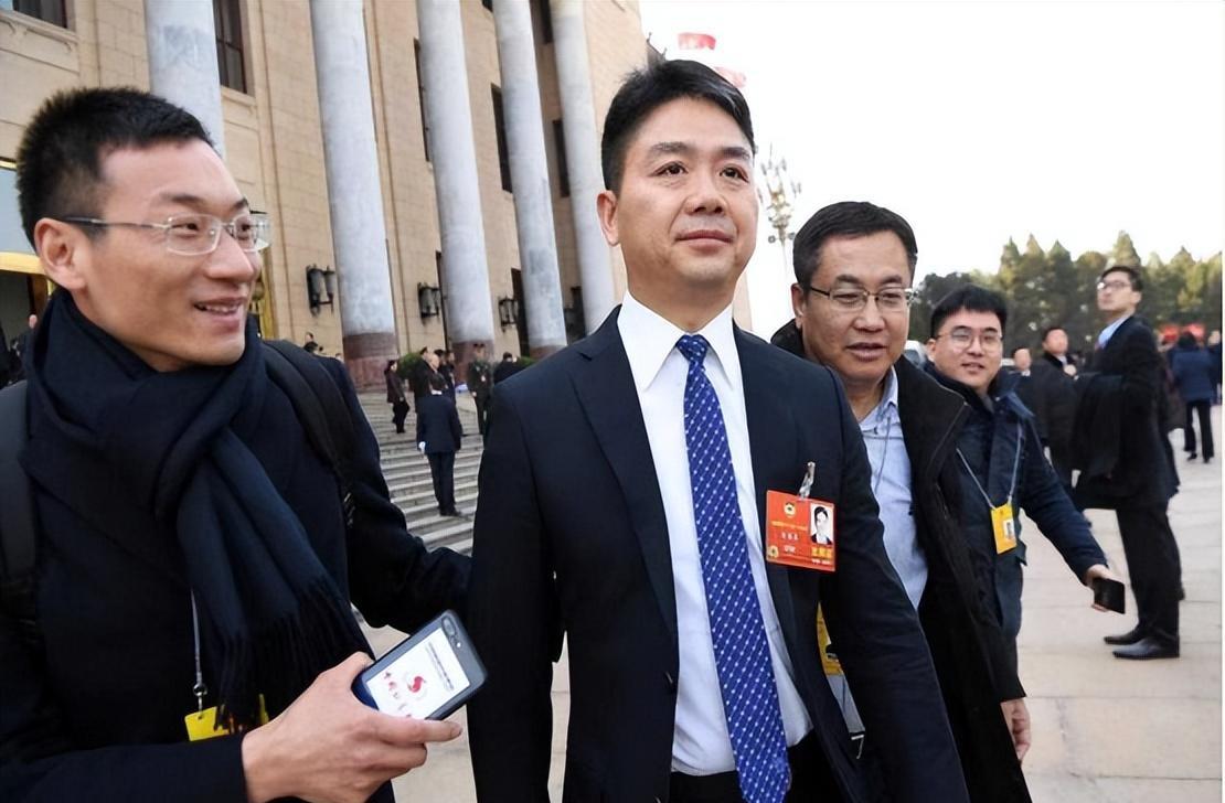 白歆惠|刘强东三胎得子，“笑容满面”已回国，曾花3600w修老家路