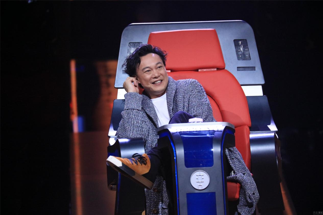 《好声音》改版开播，导师出尽洋相，网友：转一次身要多少钱？