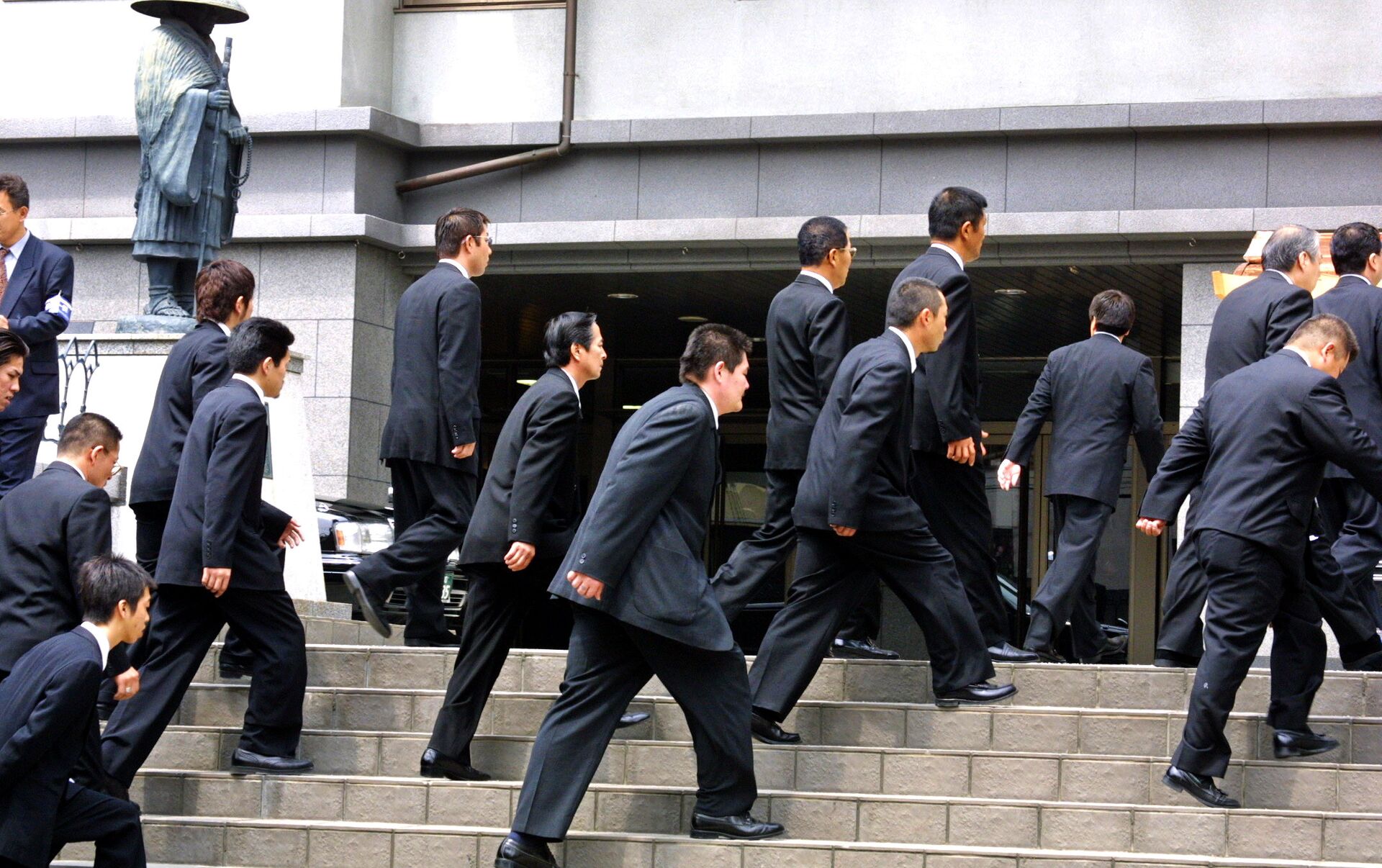 金饭碗的四大行业:选择它们,告别职业焦虑!