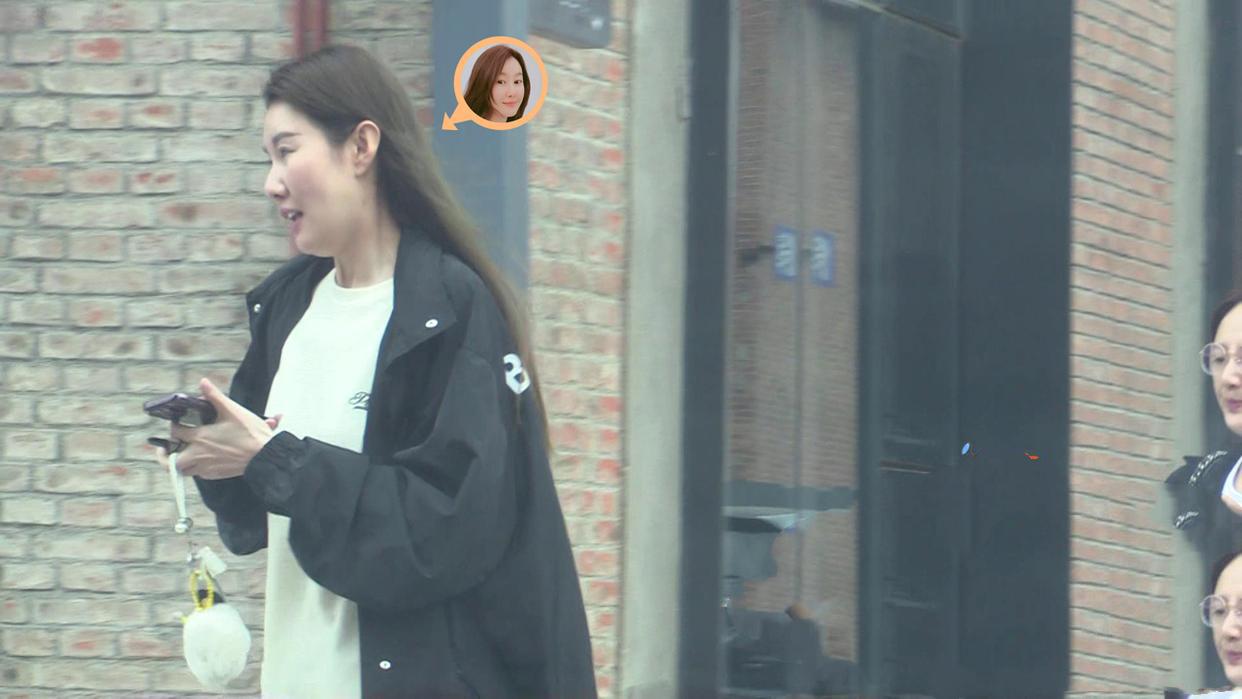 冯清|王宝强女友冯清容貌大变,发福后显老态,还完钱现身公司红光满面