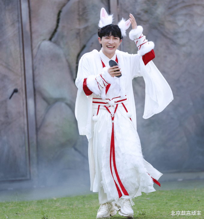 周深|奔跑吧：录制收官，全员大合照引发热议，周深个人专访，圈粉无数