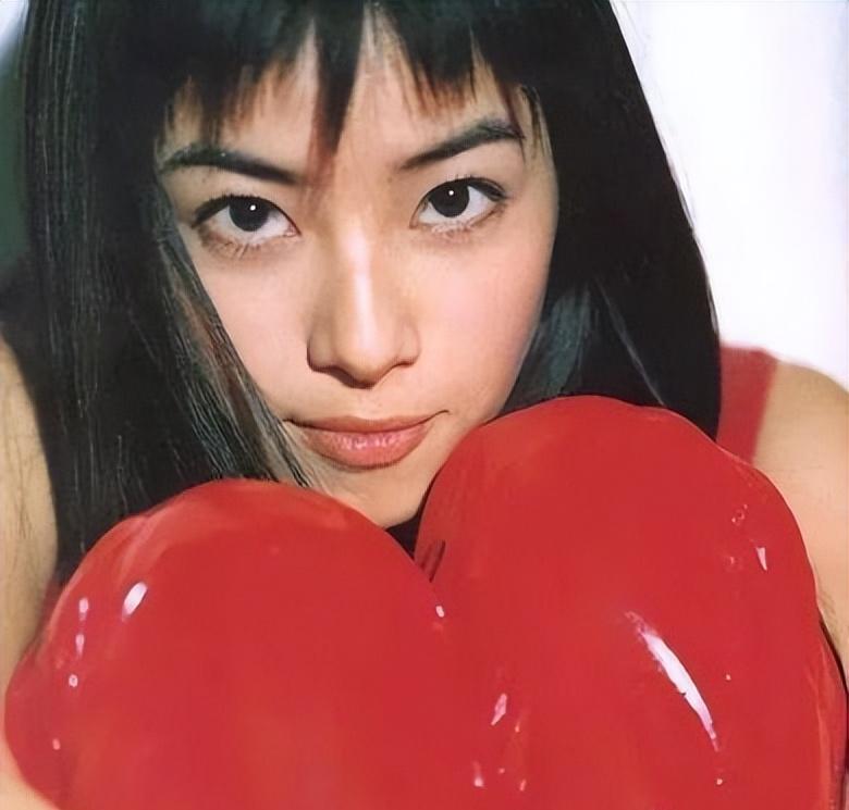 45岁徐怀钰首谈婚姻,从小和继父生活,感叹:一点都不想怀孕生子!