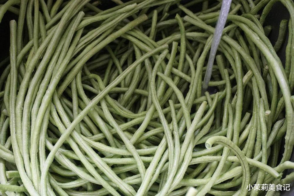 美食教程|晒干豆角,只焯水和直接晒都不对,老奶奶教2招,香味更浓更耐放