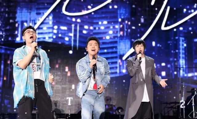 不设限毕业礼晚会:汪苏泷唱错词,林俊杰美依礼芽引发全场大合唱