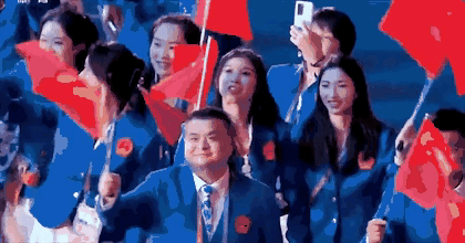 吴艳妮与霍启刚的合影背后:社交达人的魅力与影响力