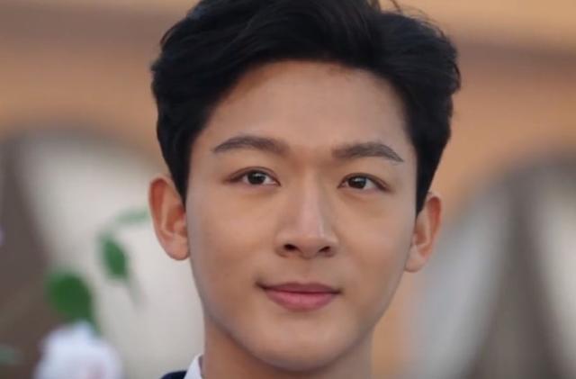 父辈的荣耀:亲生母亲在儿子婚礼上卖洗护产品,兴成考上第一名