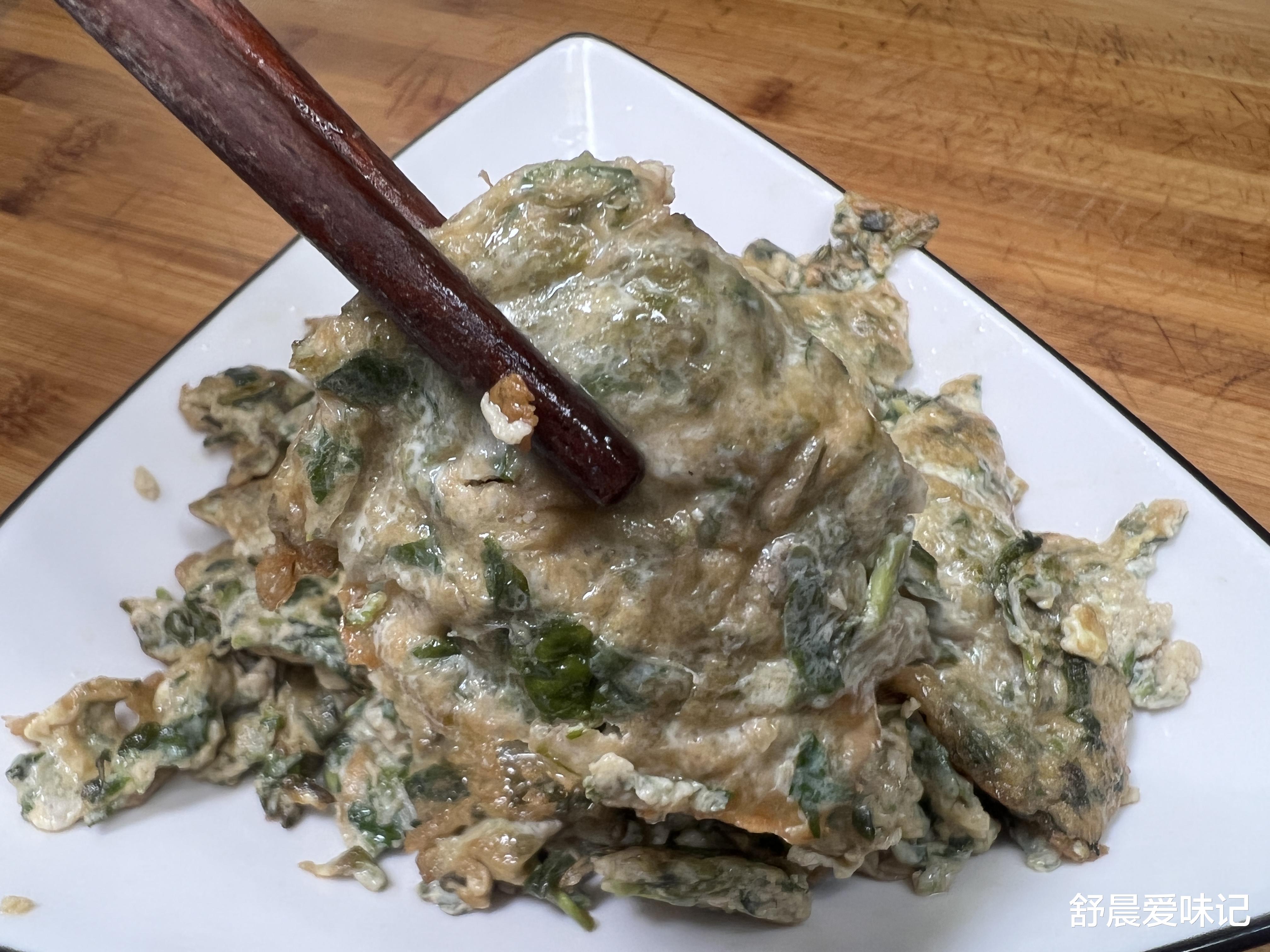 成都|一把香椿芽，打3个鸡蛋，简单炒一炒，鸡蛋嫩滑，香椿芽咸香可口