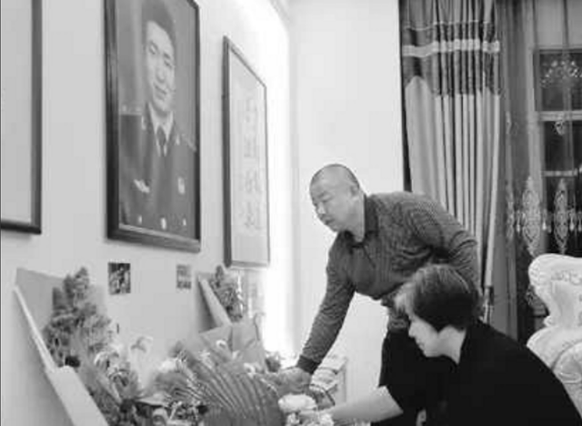 1985年,安徽男子信守承诺去战友家尽孝,9年后娶其妹妹为妻