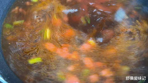 美食教程|西红柿疙瘩汤这样做,劲道爽滑,爽口开胃解腻,待客倍有面子呢