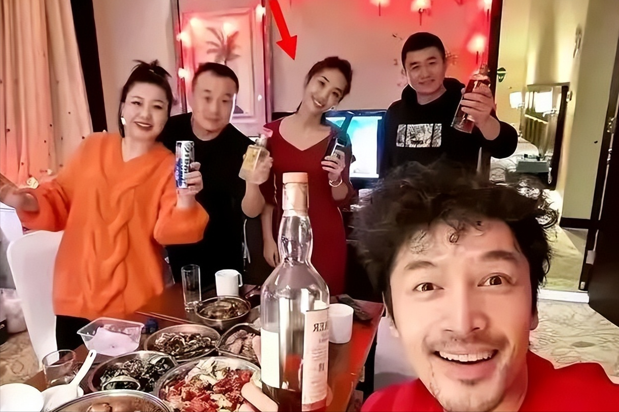 胡歌|“夫妻本是同林鸟”，这一次，胡歌拯救了自己的老婆黄曦宁！