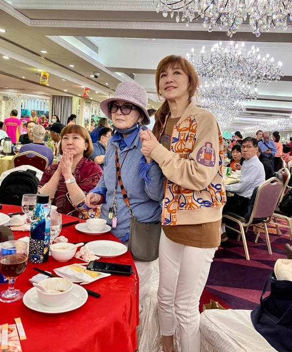 二姐透露李玟骨灰将于10月底正式下葬，母亲已帮她安排墓地