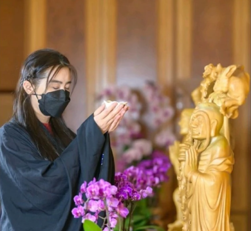 王祖贤|王祖贤已成千万富婆，在加拿大拥有超大庄园，亲自种菜摘果好惬意