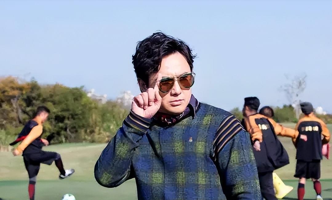 沈腾|曝沈腾病情恶化,赶赴日本做恢复治疗,妻子深夜与男性友人聚餐