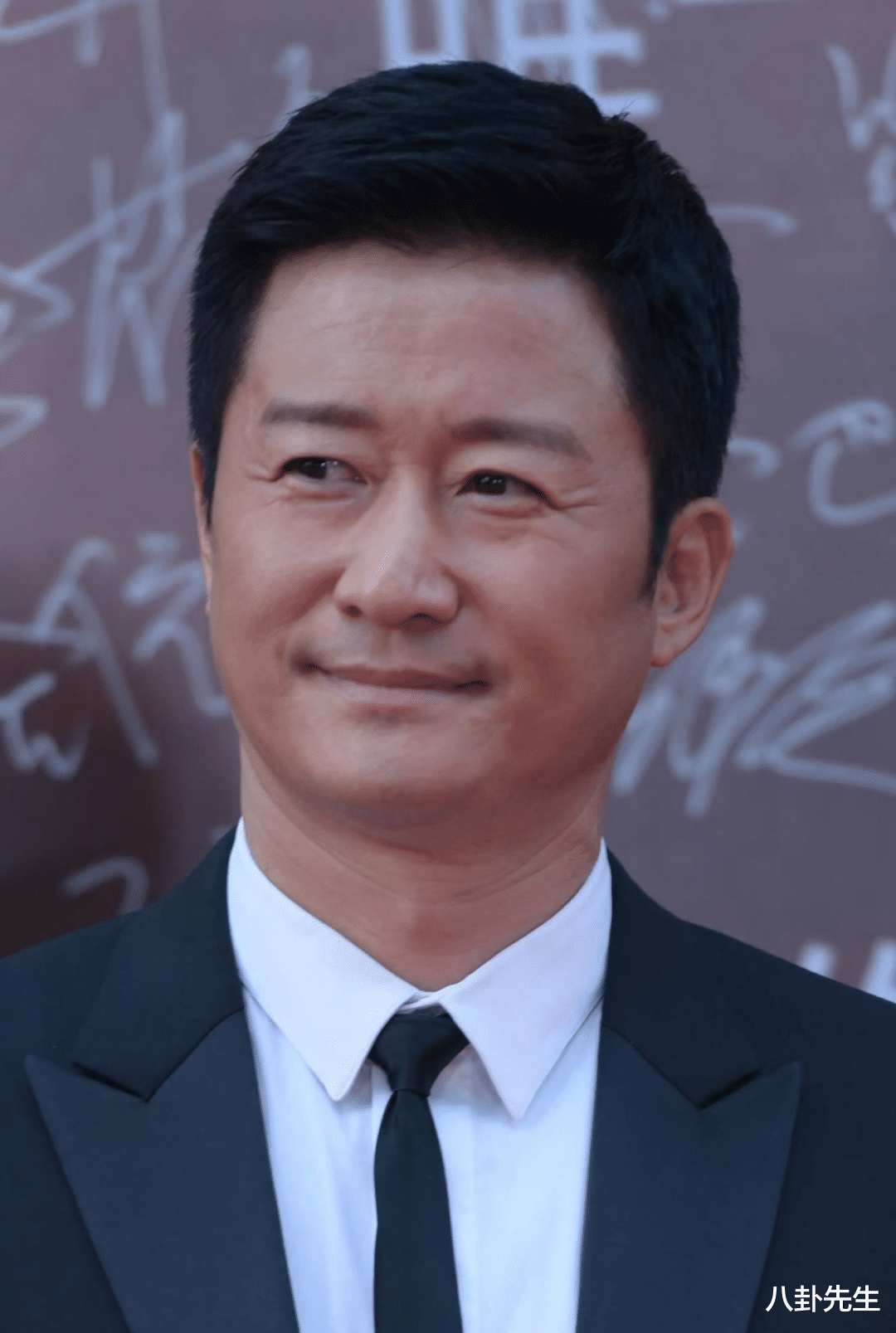 明星|华表奖男星怼脸生图:遍地是普男,苏有朋韩庚发福,王一博脸肿