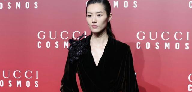 肖战|肖战鹿晗亮相GUCCI红毯,鹿晗再染红发,肖战穿着一次比一次大胆