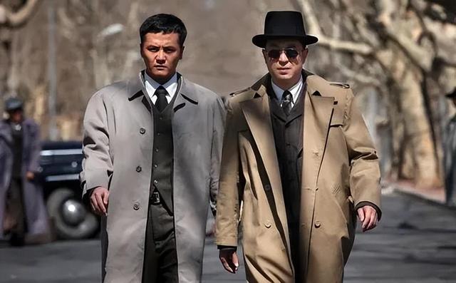 他是张嘉译的亲表弟,被表哥用11部戏带红,如今登上央视走红放大